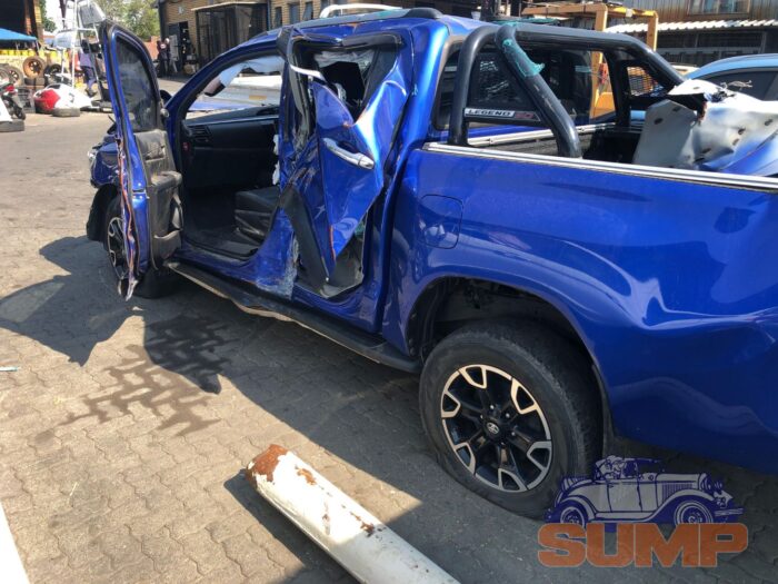 TOYOTA , HILUX 2 . 8 GD - 6 RAIDER 4 X 4 D / C , BLUE , 2019 ( 29607 ) - Image 4
