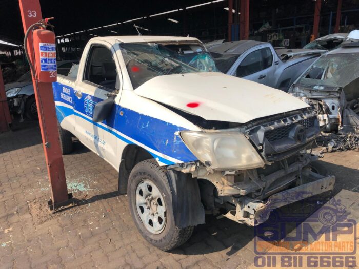 TOYOTA , HILUX 2 , 5 D - 4 D SRX R / B S / C , WHITE , 2009 ( 30141 ) - Image 2