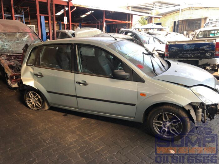 FORD , FIESTA 1 . 6 I AMBIENTE 5 DR , BLUE , 2004 ( 30136 ) - Image 3