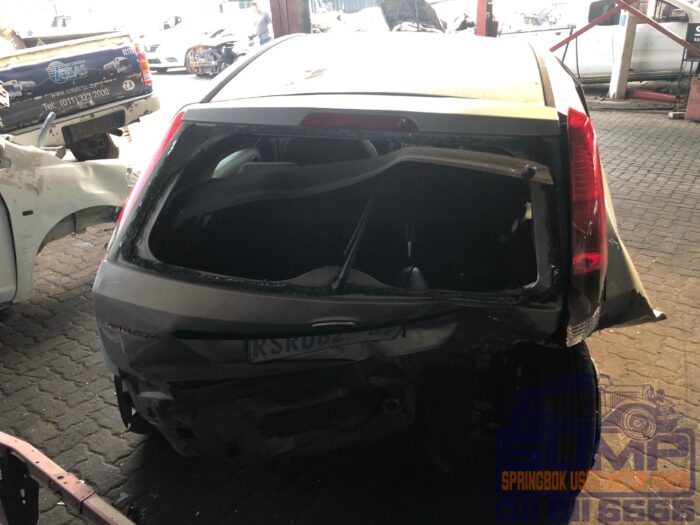 FORD , FIESTA 1 . 6 I AMBIENTE 5 DR , BLUE , 2004 ( 30136 ) - Image 5