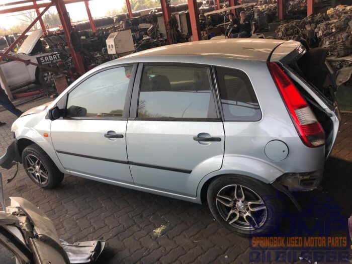 FORD , FIESTA 1 . 6 I AMBIENTE 5 DR , BLUE , 2004 ( 30136 ) - Image 7