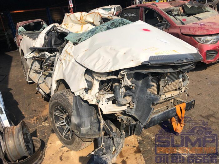 TOYOTA , HILUX 2 . 4 GD A / C P / U S / C , WHITE , 2016 ( 30140 ) - Image 2