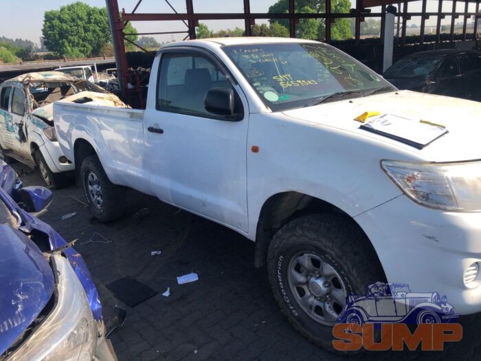 TOYOTA , HILUX D - 4 D SRX 4 X 4 S / C , WHITE , 2013 ( 29637 ) - Image 2