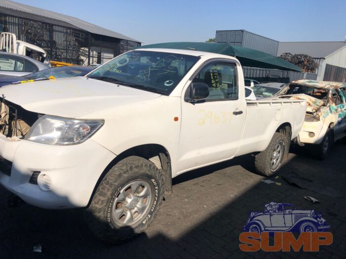 TOYOTA , HILUX D - 4 D SRX 4 X 4 S / C , WHITE , 2013 ( 29637 ) - Image 4