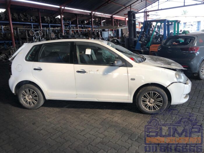 VOLKSWAGEN , POLO VIVO 1 . 4 TRENDLINE 5 Dr , WHITE , 2010 ( 30135 ) - Image 3