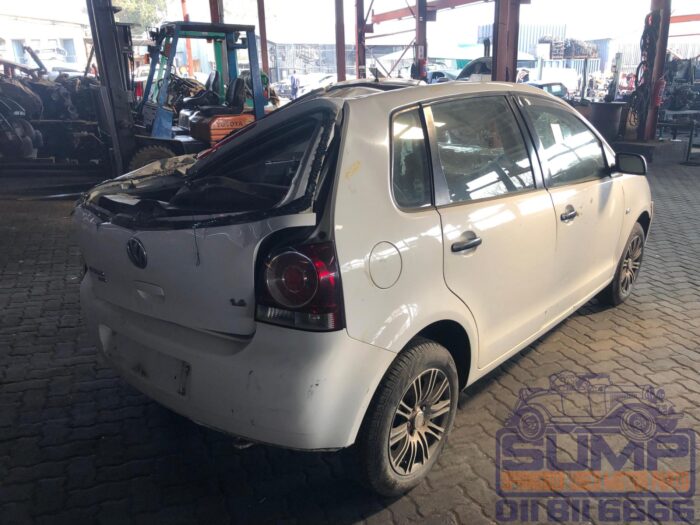 VOLKSWAGEN , POLO VIVO 1 . 4 TRENDLINE 5 Dr , WHITE , 2010 ( 30135 ) - Image 4