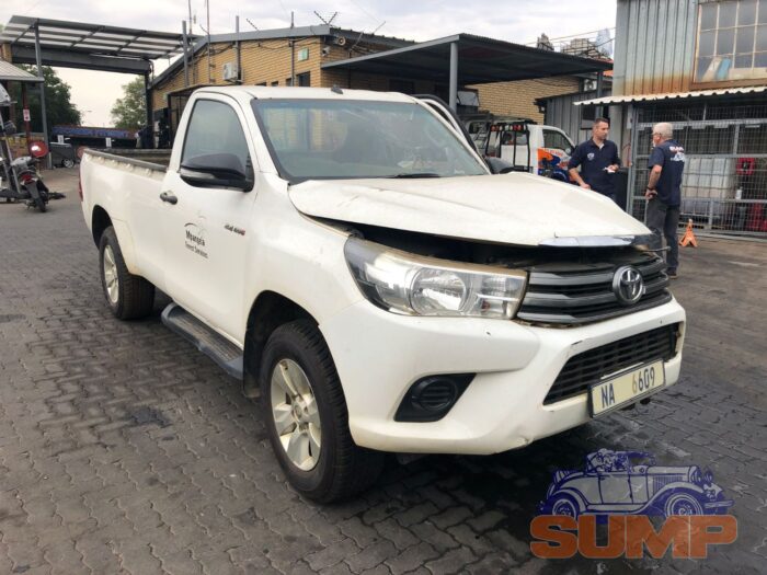 TOYOTA , HILUX 2 . 4 GD - 6 SRX 4 X 4 S / C , WHITE , 2017 ( 29655 ) - Image 2