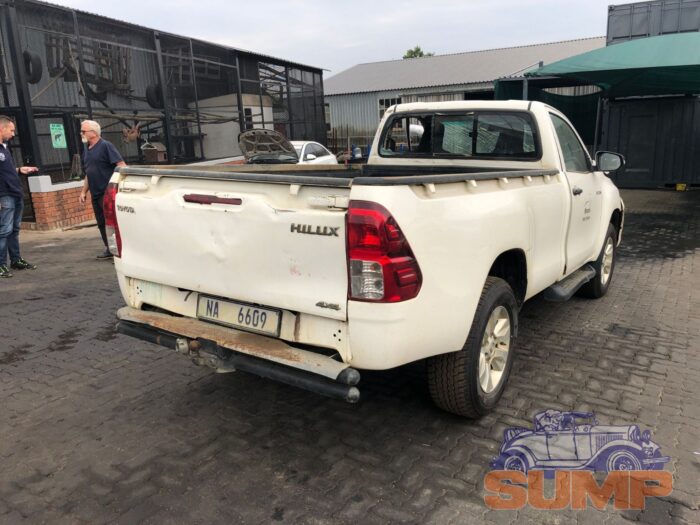TOYOTA , HILUX 2 . 4 GD - 6 SRX 4 X 4 S / C , WHITE , 2017 ( 29655 ) - Image 4