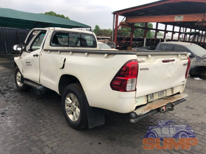 TOYOTA , HILUX 2 . 4 GD - 6 SRX 4 X 4 S / C , WHITE , 2017 ( 29655 ) - Image 6