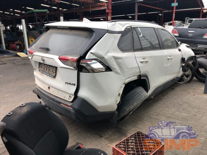 TOYOTA , RAV 4 2 . 0 GX A / T , WHITE , 2019 ( 29645 ) - Image 4