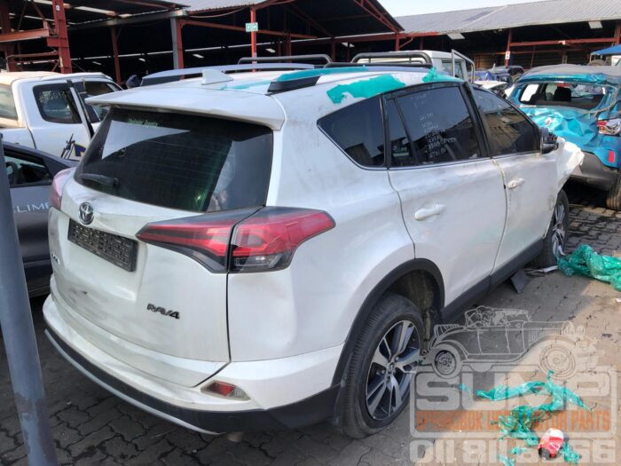 TOYOTA , RAV 4 2 . 0 GX , WHITE , 2016 ( 30716 ) - Image 4