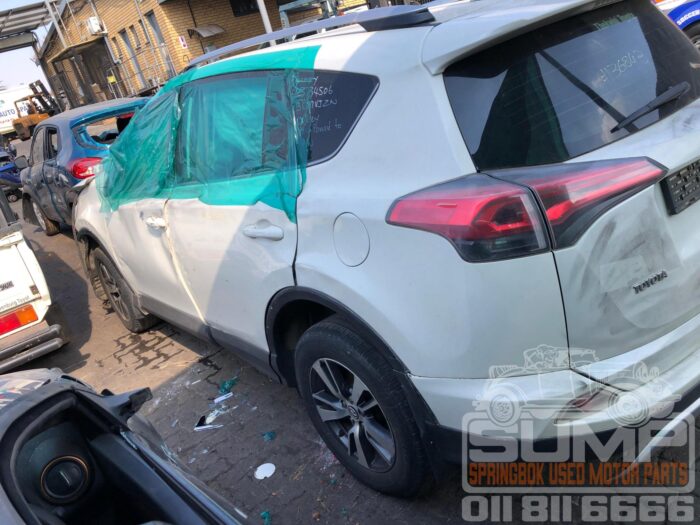 TOYOTA , RAV 4 2 . 0 GX , WHITE , 2016 ( 30716 ) - Image 7