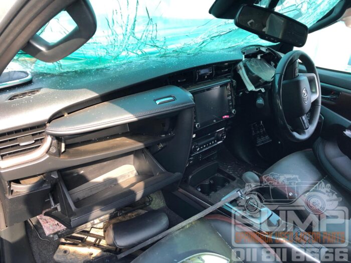 TOYOTA , FORTUNER 2 . 8 GD - 6 VX , GRAY , 2024 ( 30688 ) - Image 9