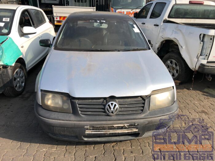 VOLKSWAGEN , JETTA 4 1 . 8 T EXECUTIVE , SILVER , 2003 ( 30115 )