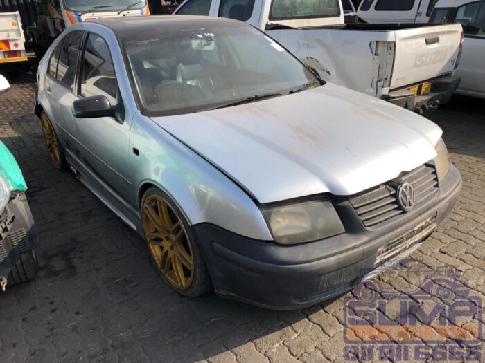 VOLKSWAGEN , JETTA 4 1 . 8 T EXECUTIVE , SILVER , 2003 ( 30115 ) - Image 2