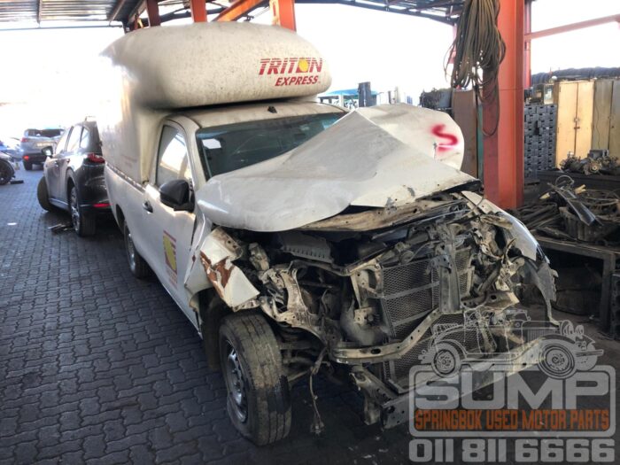 TOYOTA , HILUX 2 . 4 GD S S / C , WHITE , 2020 ( 30677 ) - Image 2