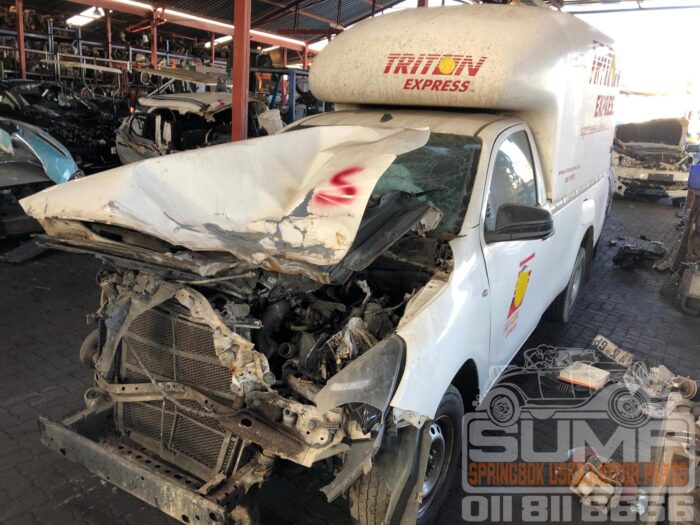 TOYOTA , HILUX 2 . 4 GD S S / C , WHITE , 2020 ( 30677 ) - Image 8
