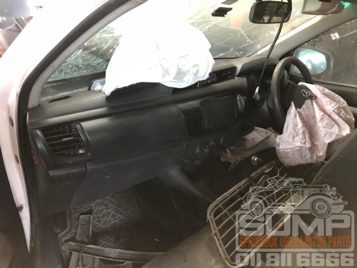 TOYOTA , HILUX 2 . 4 GD S S / C , WHITE , 2020 ( 30677 ) - Image 9