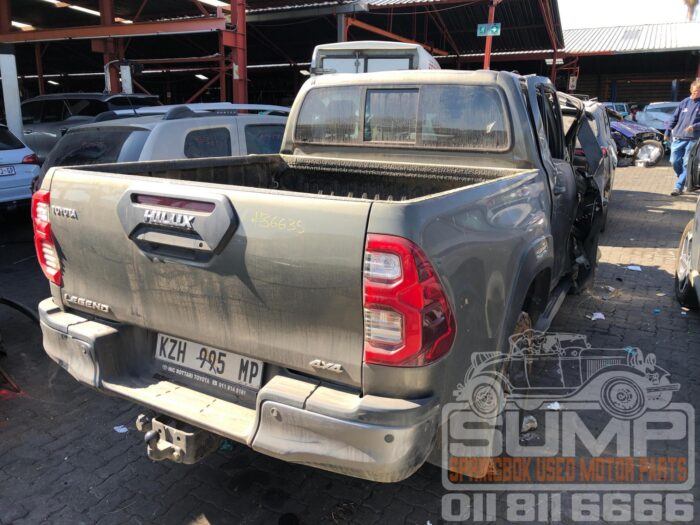 TOYOTA , HILUX 2 . 8 GD - 6 RB LEGEND 4 X 4 A / T D / C , BRONZE , 2023 ( 30686 ) - Image 4