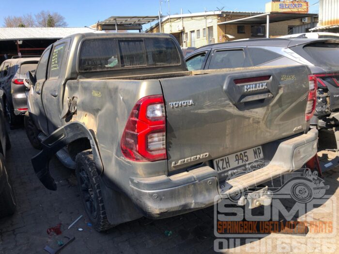TOYOTA , HILUX 2 . 8 GD - 6 RB LEGEND 4 X 4 A / T D / C , BRONZE , 2023 ( 30686 ) - Image 6
