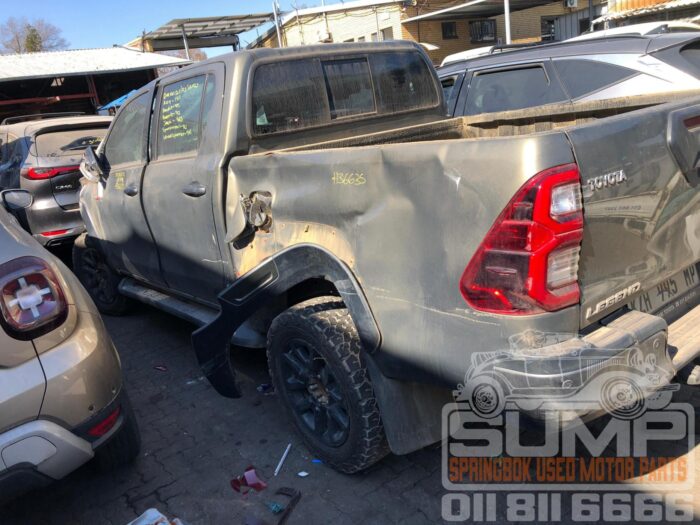 TOYOTA , HILUX 2 . 8 GD - 6 RB LEGEND 4 X 4 A / T D / C , BRONZE , 2023 ( 30686 ) - Image 7