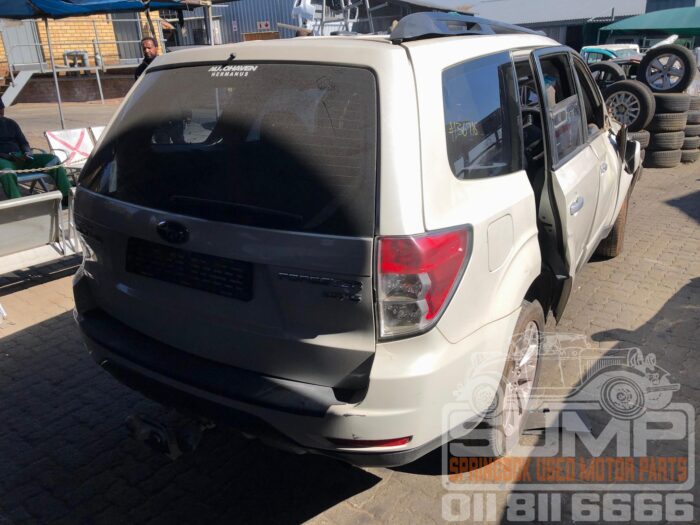 SUBARU , FORESTER 2 . 5 XS , WHITE , 2012 ( 30659 ) - Image 4