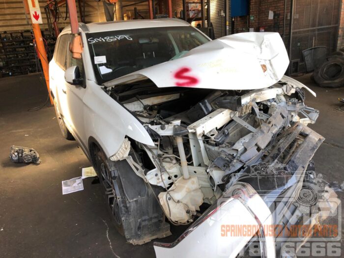 MITSUBISHI , OUTLANDER 2 . 4 , WHITE , 2018 ( 30680 ) - Image 2