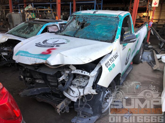 TOYOTA , HILUX 2 . 4 GD - 6 RB SRX S / C , WHITE , 2017 ( 30694 ) - Image 8