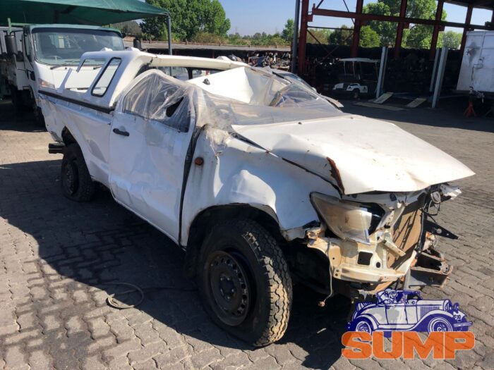 TOYOTA , HILUX 2 . 5 D - 4 D P / U S / C , WHITE , 2012 ( 29672 ) - Image 2