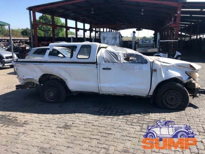 TOYOTA , HILUX 2 . 5 D - 4 D P / U S / C , WHITE , 2012 ( 29672 ) - Image 3