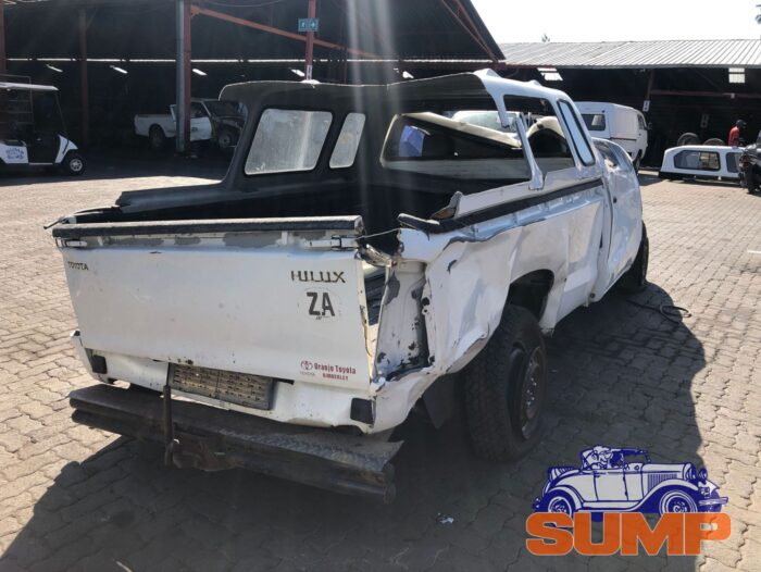 TOYOTA , HILUX 2 . 5 D - 4 D P / U S / C , WHITE , 2012 ( 29672 ) - Image 4