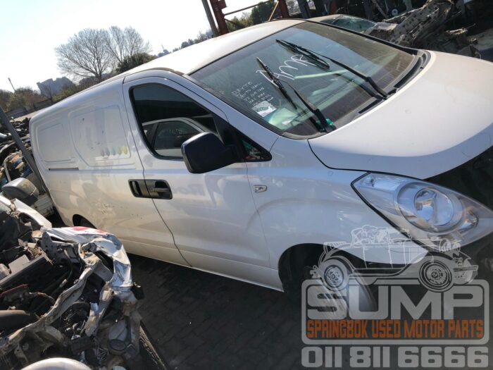 HYUNDAI , H - 1 2 . 5 CR Di A / C A / T P / V , WHITE , 2016 ( 30629 ) - Image 3