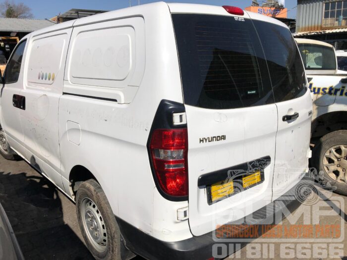 HYUNDAI , H - 1 2 . 5 CR Di A / C A / T P / V , WHITE , 2016 ( 30629 ) - Image 6
