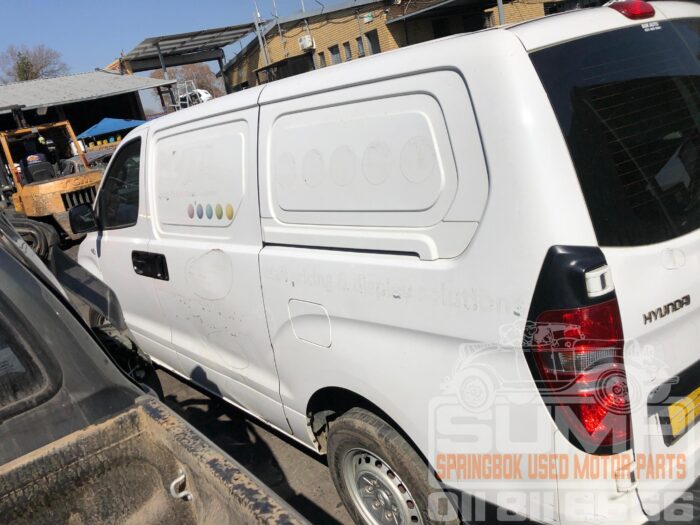 HYUNDAI , H - 1 2 . 5 CR Di A / C A / T P / V , WHITE , 2016 ( 30629 ) - Image 7