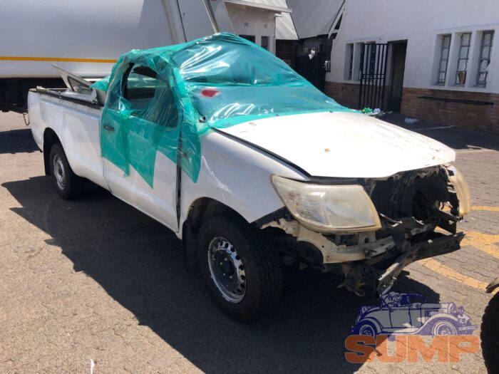 TOYOTA , HILUX 2 . 0 VVTI P / U S / C , WHITE , 2012 ( 29714 ) - Image 2