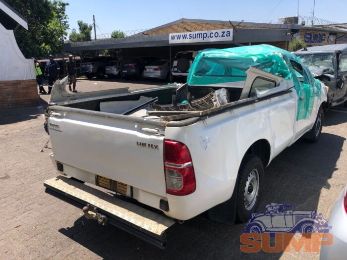TOYOTA , HILUX 2 . 0 VVTI P / U S / C , WHITE , 2012 ( 29714 ) - Image 4