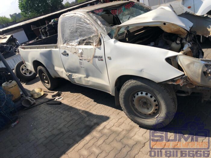 TOYOTA , HILUX 2 . 5 D - 4 D P / U S / C , WHITE , 2009 ( 30186 ) - Image 3