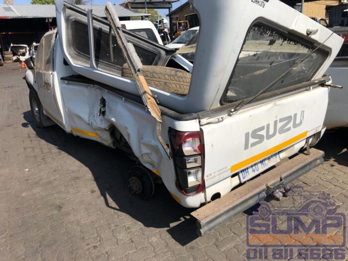ISUZU , KB 250 D - TEQ FLEETSIDE SAFETY P / U S / C , WHITE , 2014 ( 30177 ) - Image 6
