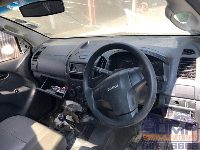 ISUZU , KB 250 D - TEQ FLEETSIDE SAFETY P / U S / C , WHITE , 2014 ( 30177 ) - Image 9