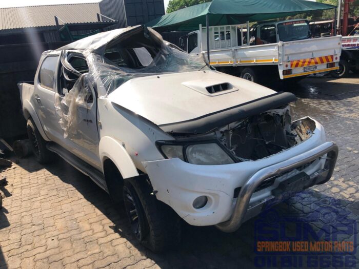 TOYOTA , HILUX 3 . 0 D - 4 D RAIDER R / B P / U D / C , WHITE , 2010 ( 30187 ) - Image 2