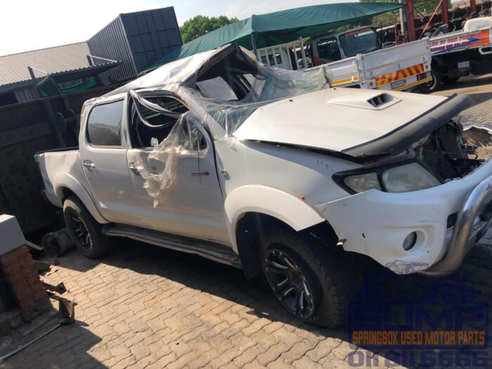 TOYOTA , HILUX 3 . 0 D - 4 D RAIDER R / B P / U D / C , WHITE , 2010 ( 30187 ) - Image 3