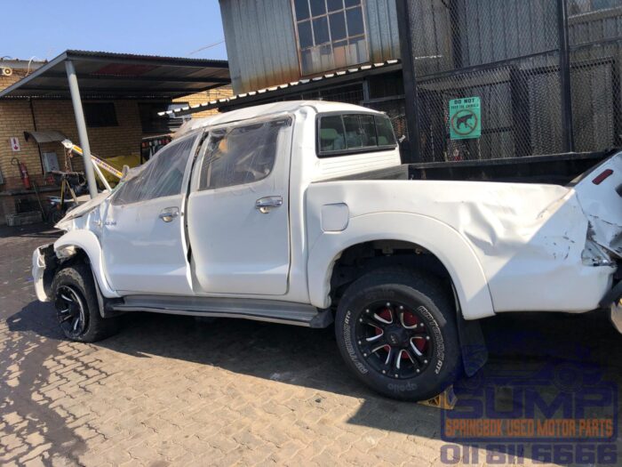 TOYOTA , HILUX 3 . 0 D - 4 D RAIDER R / B P / U D / C , WHITE , 2010 ( 30187 ) - Image 6
