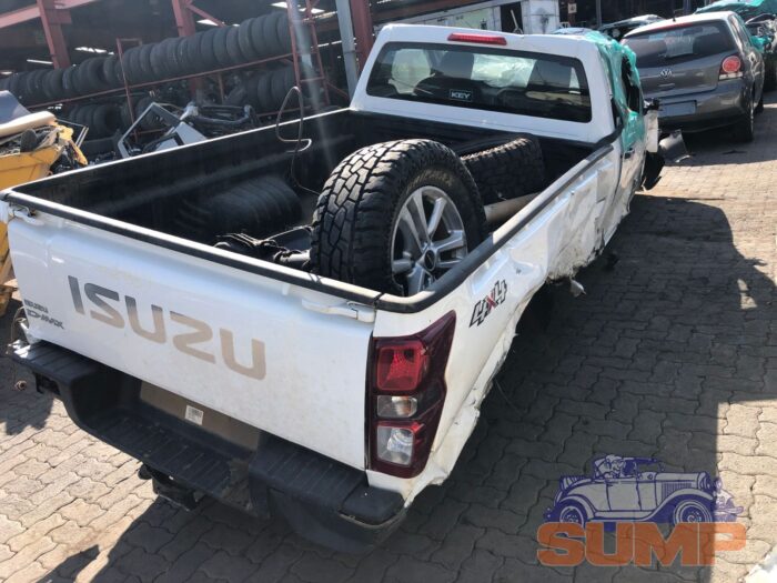 ISUZU , D - MAX 1 . 9 TD , WHITE , 2022 ( 29716 ) - Image 4