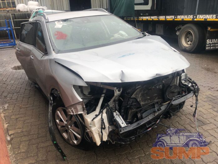 NISSAN , X - TRAIL 2 . 5 SE 4 X 4 CVT , SILVER , 2016 ( 29707 ) - Image 2