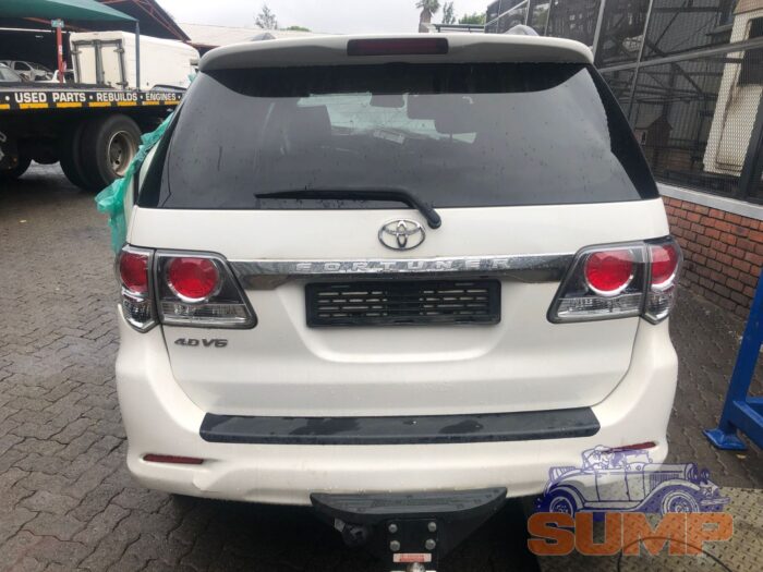 TOYOTA , FORTUNER 4 . 0 V 6 A / T , WHITE , 2011 ( 29691 ) - Image 5