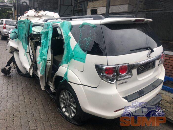 TOYOTA , FORTUNER 4 . 0 V 6 A / T , WHITE , 2011 ( 29691 ) - Image 6