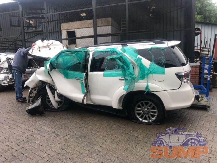 TOYOTA , FORTUNER 4 . 0 V 6 A / T , WHITE , 2011 ( 29691 ) - Image 7