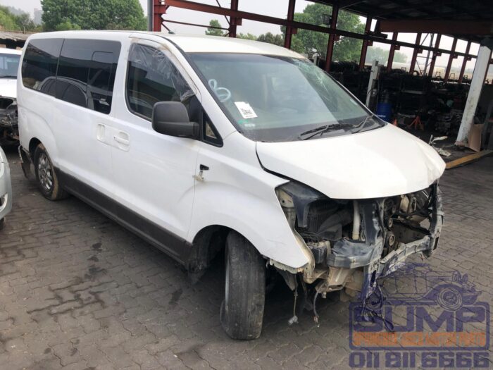 HYUNDAI , H - 1 GLS 2 . 4 CVVT / 2 . 4 EXECUTIVE , WHITE , 2010 ( 30221 ) - Image 2