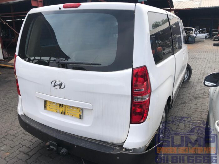 HYUNDAI , H - 1 GLS 2 . 4 CVVT / 2 . 4 EXECUTIVE , WHITE , 2010 ( 30221 ) - Image 4