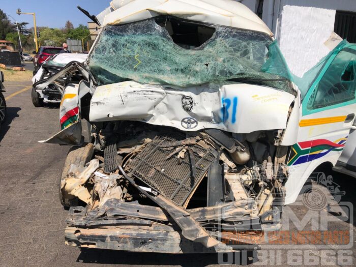 TOYOTA , QUANTUM / HIACE 2 . 5 D - 4 D SESFIKILE 16 s , WHITE ( 30818 )